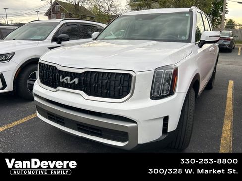 Used 2023 Kia Telluride EX w/ EX Captain's Chair Package AWD/4WD image 1