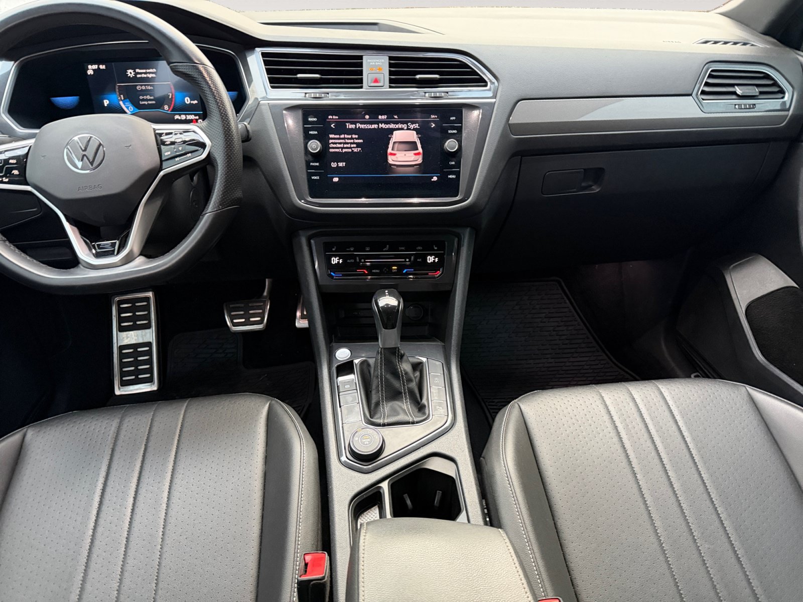 Used 2023 Volkswagen Tiguan SE R-Line AWD/4WD image 10