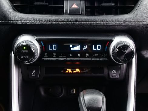 Used 2025 Toyota RAV4 XLE AWD/4WD image 20