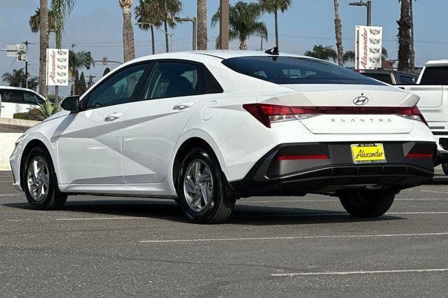 Certified 2026 Hyundai Elantra SE FWD image 6