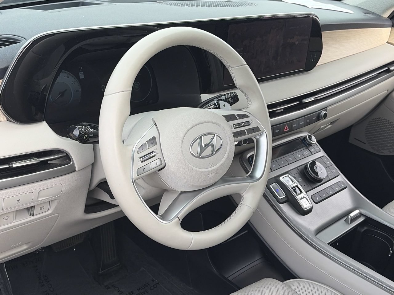 Used 2025 Hyundai Palisade Limited FWD image 17