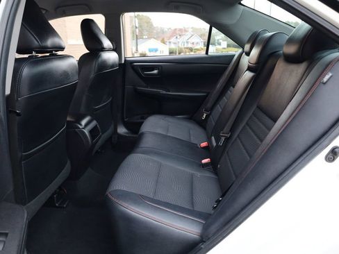 Used 2016 Toyota Camry SE image 18