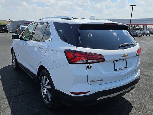 Used 2023 Chevrolet Equinox Premier FWD image 3