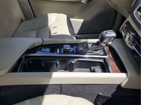 Used 2019 Volvo XC90 T6 Momentum w/ Advanced Package AWD/4WD image 44