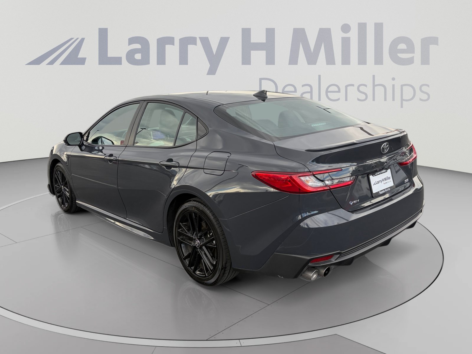 Used 2025 Toyota Camry SE FWD image 3