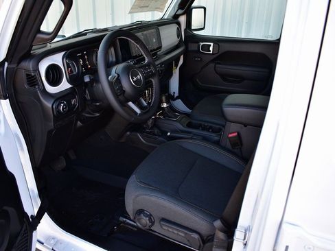 New 2025 Jeep Gladiator Sport image 18