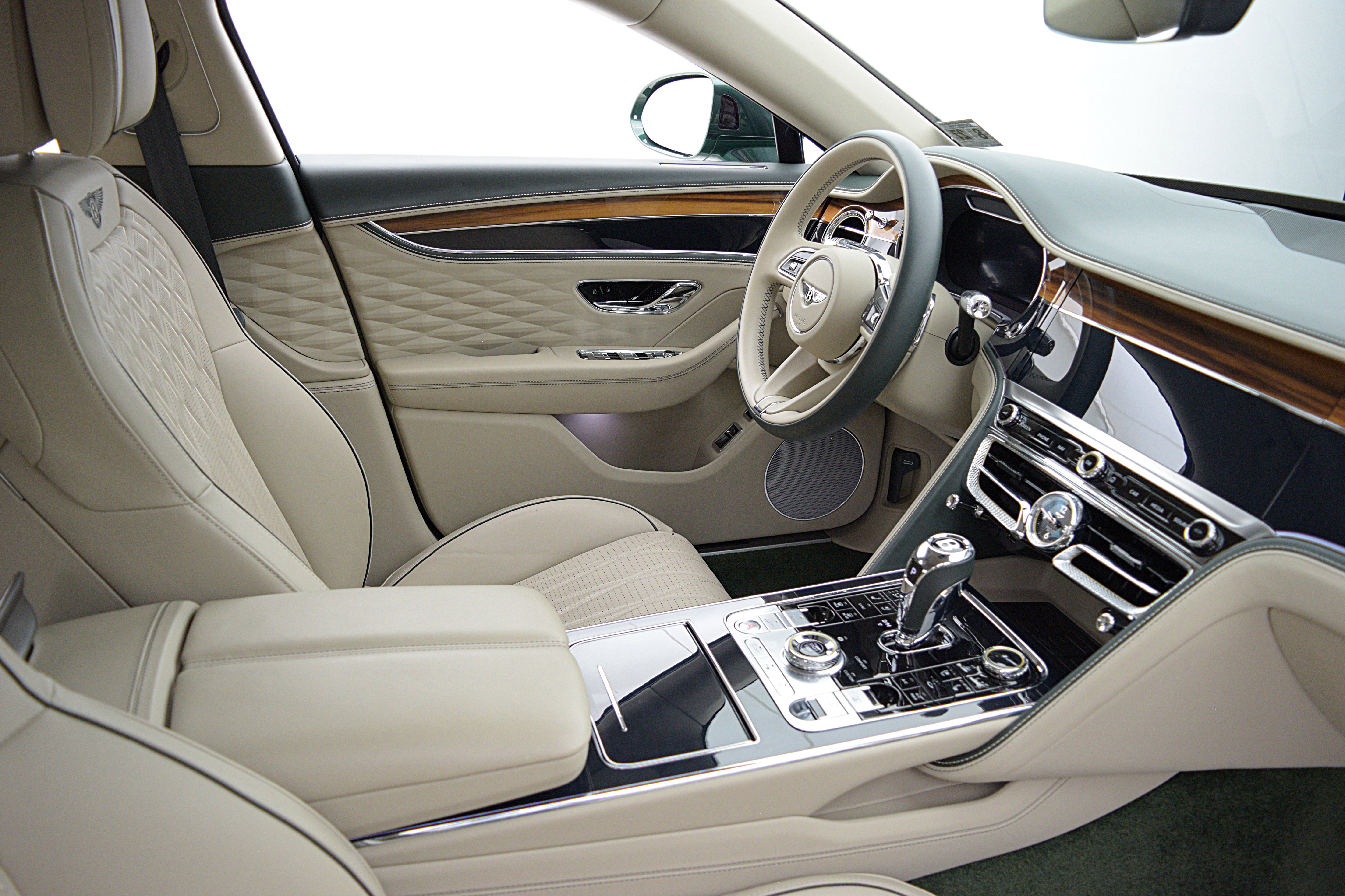 Certified 2022 Bentley Flying Spur V8 AWD/4WD image 31