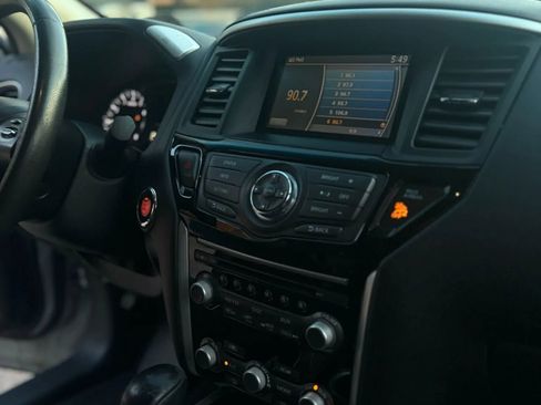 Used 2013 Nissan Pathfinder SV image 17