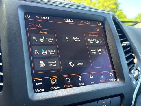 Used 2022 Jeep Cherokee Trailhawk w/ Sun, Sound & Nav Group AWD/4WD image 7