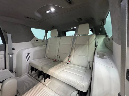 Used 2023 Cadillac Escalade ESV Sport Platinum w/ Heavy-Duty Trailer Package AWD/4WD image 25