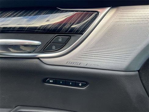 Used 2025 Cadillac XT6 Premium Luxury image 17