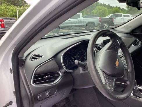 Used 2021 Chevrolet Malibu LT FWD image 9