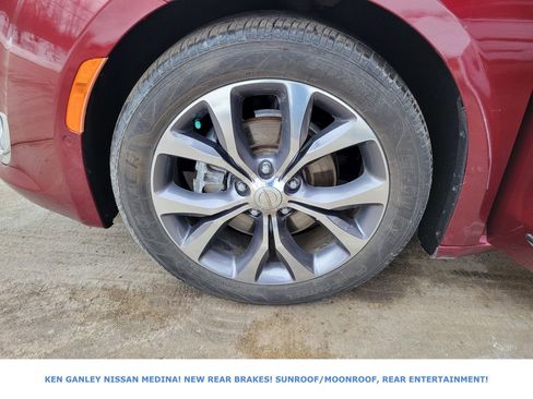 Used 2017 Chrysler Pacifica Limited image 18