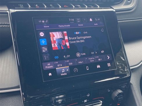 New 2025 Jeep Grand Cherokee Altitude image 17