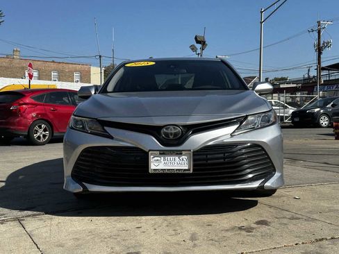 Used 2018 Toyota Camry LE image 2