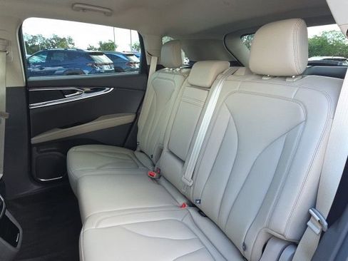 Used 2022 Lincoln Nautilus Standard w/ Premium Package image 7