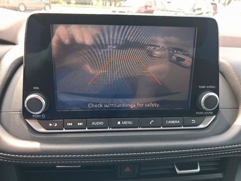 Used 2023 Nissan Rogue S FWD image 19