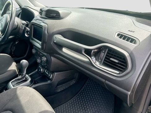 Used 2018 Jeep Renegade Altitude AWD/4WD image 29