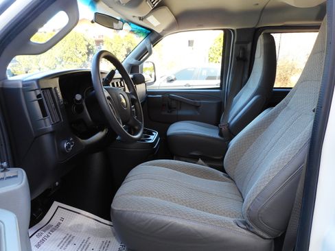Used 2017 Chevrolet Express 3500 LT w/ LT Preferred Equipment Group RWD image 13