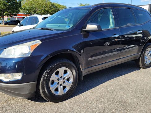 Used 2012 Chevrolet Traverse LS FWD image 1