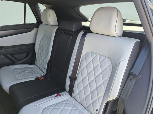 Used 2025 Volkswagen Atlas Cross Sport SEL Premium R-Line image 25