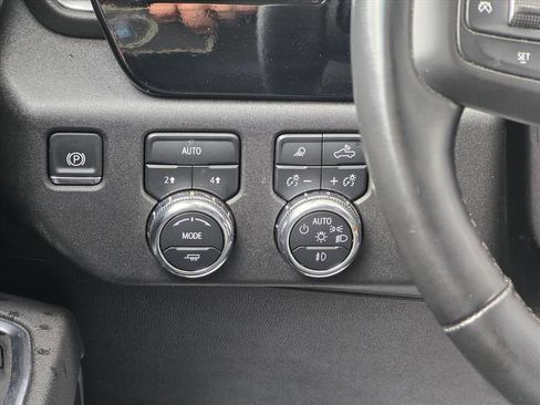 Used 2025 GMC Sierra 1500 SLT AWD/4WD image 8