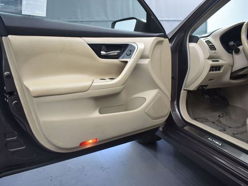 Used 2013 Nissan Altima 2.5 SV image 26