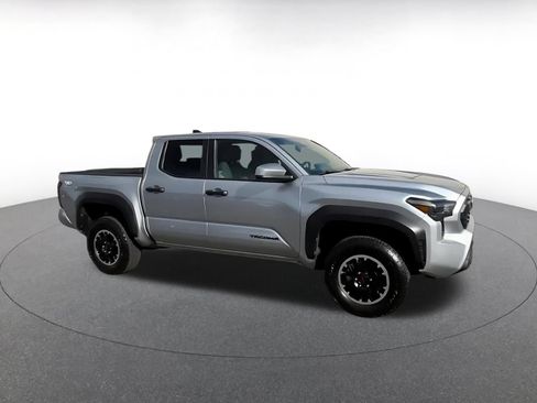 Used 2025 Toyota Tacoma TRD Off-Road AWD/4WD image 2