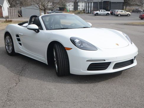 Used 2019 Porsche 718 Boxster image 6