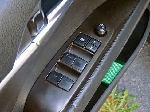 Used 2022 Toyota Camry SE FWD image 24