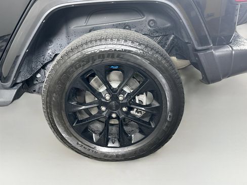 Used 2022 Jeep Wrangler Sahara image 11