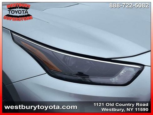 Used 2023 Toyota Highlander XLE image 11