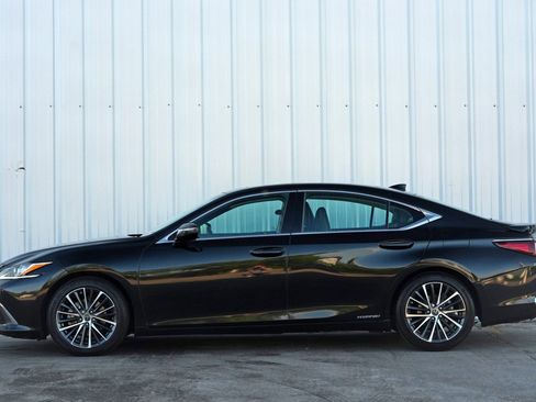 Used 2022 Lexus ES 300h w/ Premium Package image 8