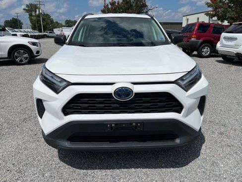 Used 2023 Toyota RAV4 LE AWD/4WD image 3