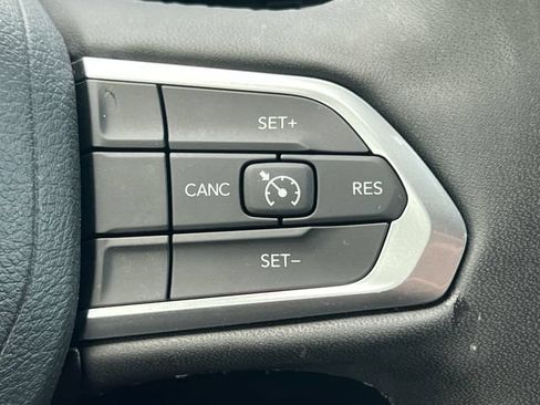Used 2023 Jeep Compass Latitude w/ Sun and Sound Group AWD/4WD image 23