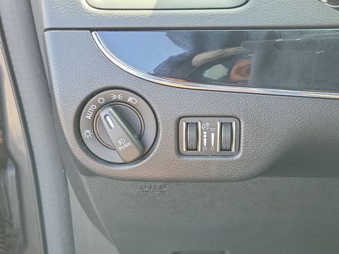 Used 2016 Dodge Grand Caravan SXT FWD image 28