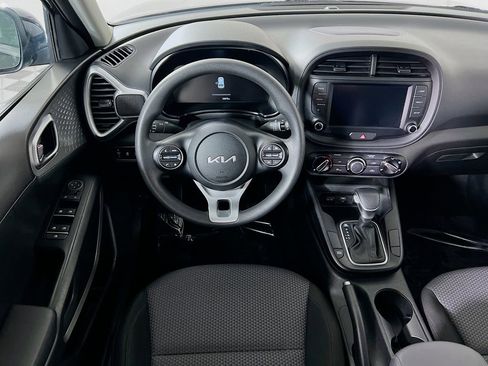 Used 2023 Kia Soul LX w/ LX Technology Package image 3