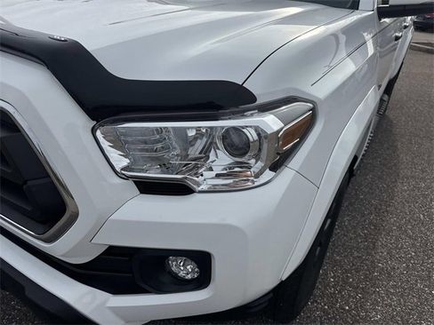 Used 2022 Toyota Tacoma SR5 w/ Technology Package image 10