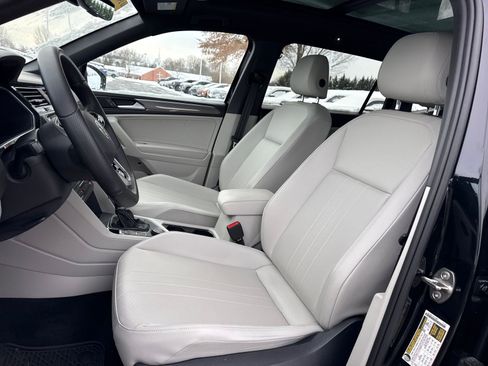 Certified 2022 Volkswagen Tiguan SE R-Line image 11