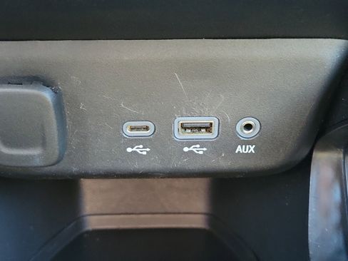 Used 2023 Chevrolet TrailBlazer RS image 25