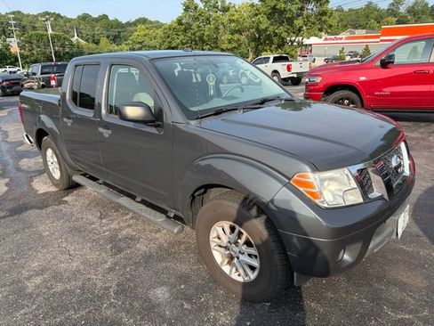 Used 2014 Nissan Frontier SV RWD image 2