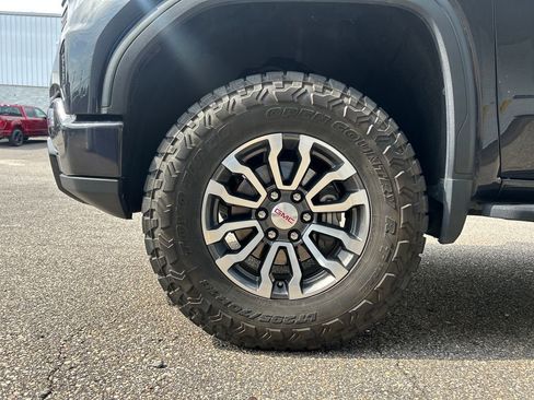 Used 2023 GMC Sierra 1500 AT4 w/ AT4 Premium Package AWD/4WD image 8