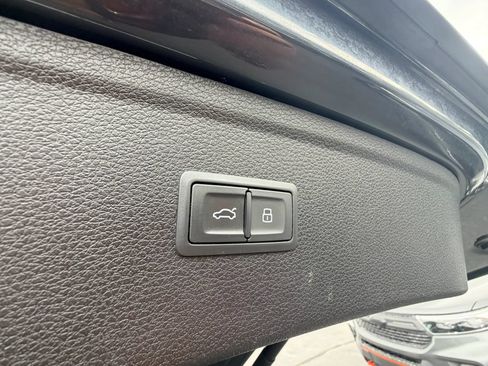 Used 2020 Audi Q5 e Premium Plus w/ Premium Plus Package AWD/4WD image 28