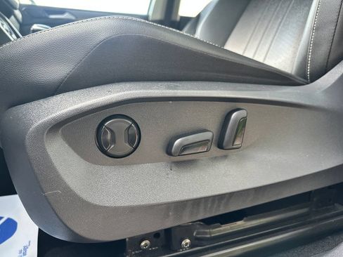 Used 2024 Volkswagen Tiguan SE AWD/4WD image 9