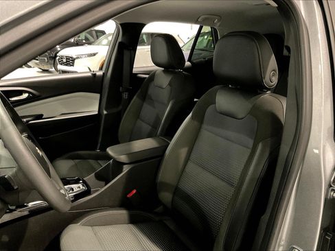 Used 2025 Chevrolet Trax LT FWD image 21