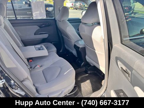 Used 2020 Toyota Highlander LE AWD/4WD image 11