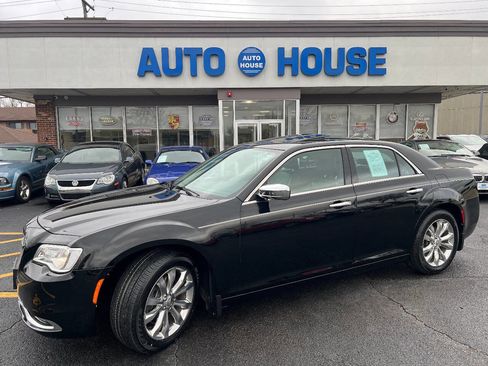 Used 2015 Chrysler 300 C image 7