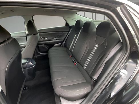Used 2022 Hyundai Elantra SEL w/ Preferred Accessory Package FWD image 22