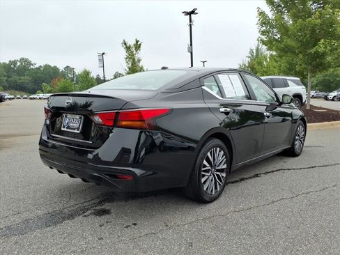 Used 2025 Nissan Altima 2.5 SV FWD image 31