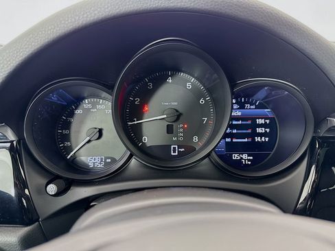 Certified 2025 Porsche Macan image 16